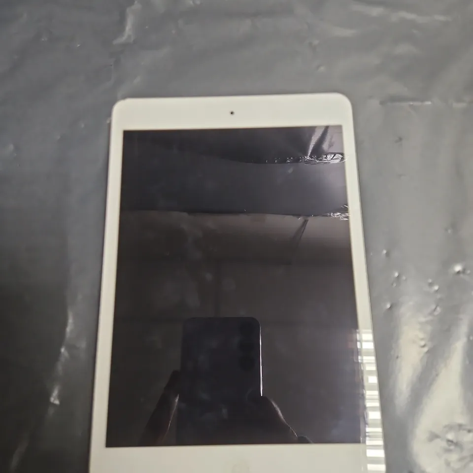 APPLE IPAD MINI 2 (7.9-INCH) TABLET – SILVER 