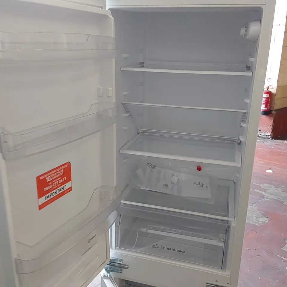 INDESIT FRIDGE FREEZER - WHITE 