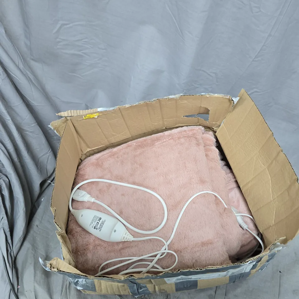 COZEE HOME FAMILY SIZED FAUX FUR & VELVETSOFT HEATED THROW