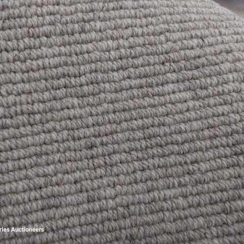 ROLL OF QUALITY BEACHCOMBER STRAND CARPET APPROXIMATELY 5M Γ 2.71M
