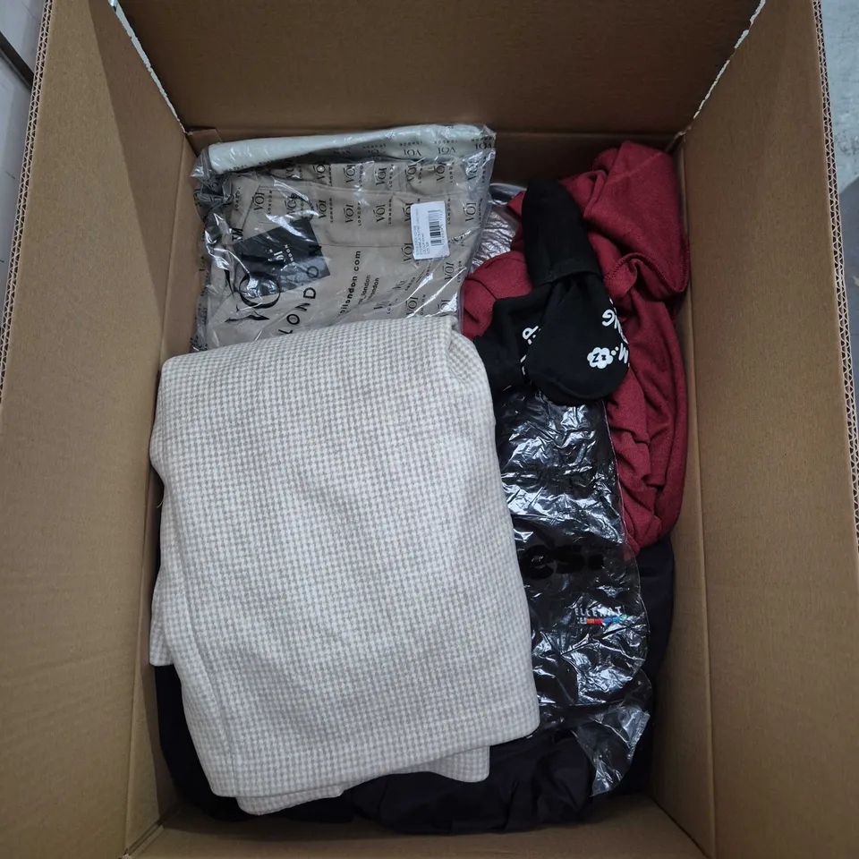 APPROXIMATLY 25 ITEMS INCLUDING JACKETS PANTS TOPS SOCKS ECT