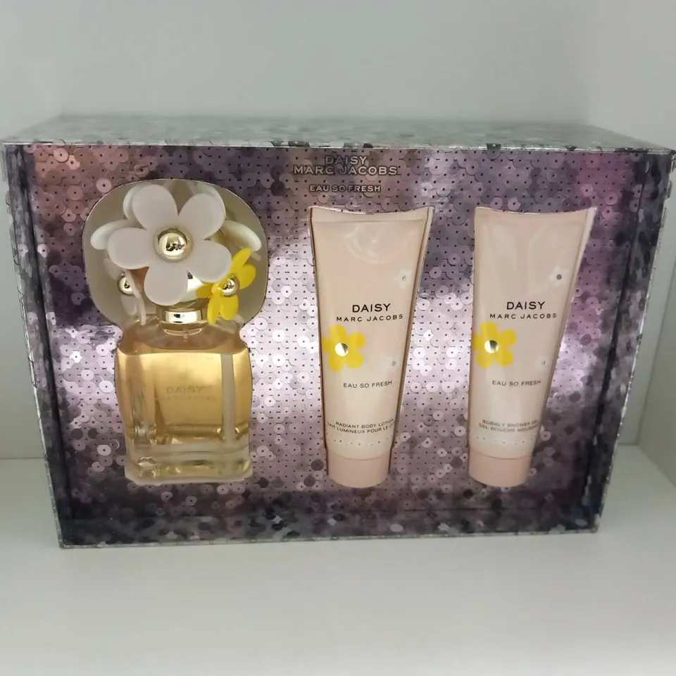 BOXED MARC JACOBS DAISY EAU SO FRESH GIFT SET