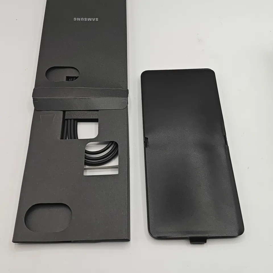 BOXED SAMSUNG GALAXY Z FLIP7 12/128GB IN JET BLACK - SM-F766B