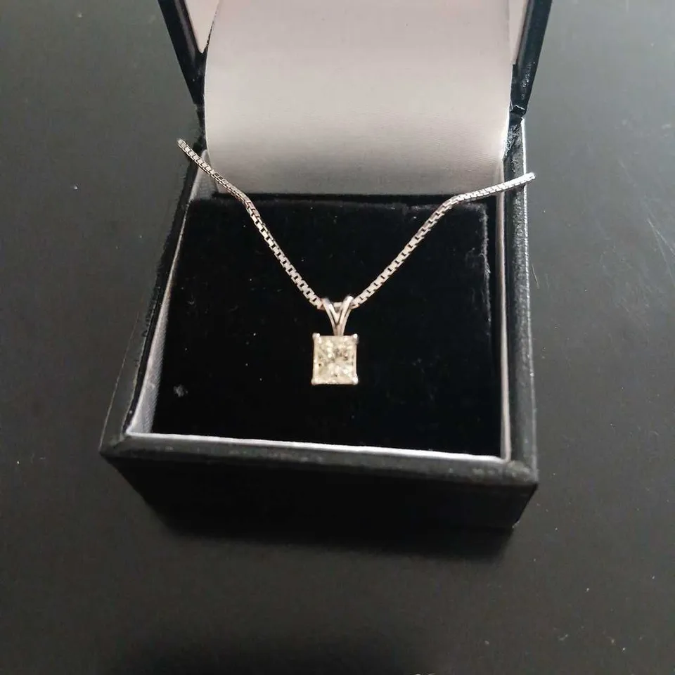 18CT WHITE GOLD PENDANT ON CHAIN, SET WITH A NATURAL PRINCESS CUT DIAMOND