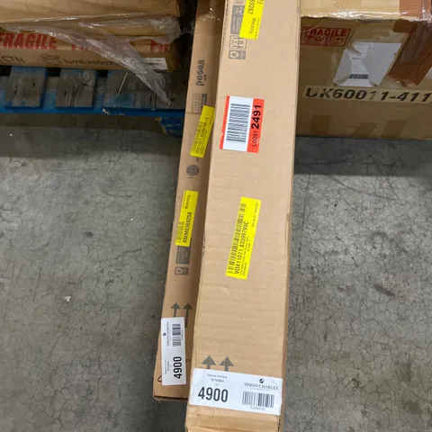 BOXED EXTENDABLE SOLID OAK DINING TABLE (2 BOXES)