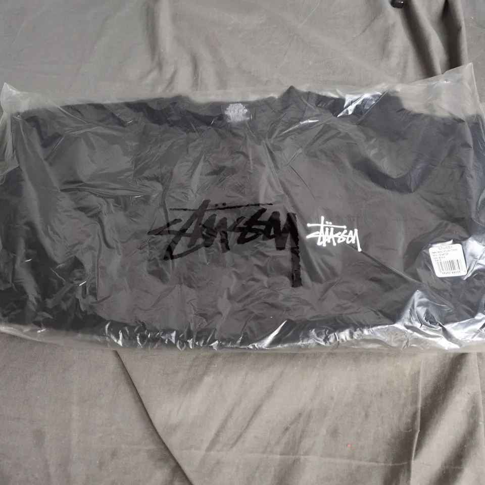 STUSSY BASIC CREW SWEATSHIRT – BLACK, SIZE M