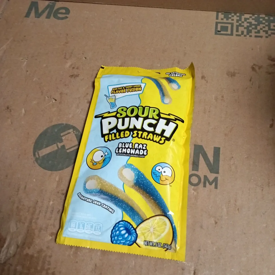 APPROXIMATELY 7 ASSORTED FOOD & DRINK ITEMS INCLUDING THE GUTSY CAPTAIN KOMBUCHA AND SOUR PUNCH FILLED STRAWS 