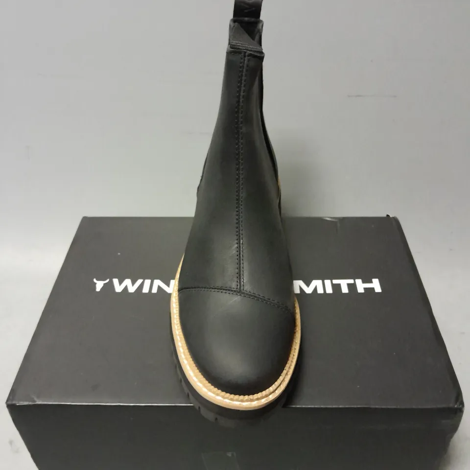 BOXED PAIR OF WINDSOR SMITH WOMENS THRONE BOOTS IN BLACK - UK 5