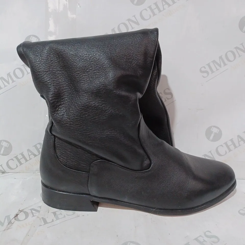 BOXED PAIR OF RED OR DEAD LEATHER BOOTS IN BLACK UK SIZE 6