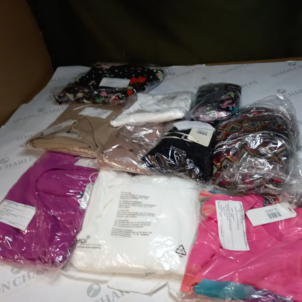 BAG OF APPROX 10 ASSORTED CLOTHING ITEMS TO INCLUDE - MAISON DE NIMES - EMELIA