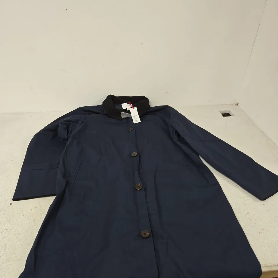 BOX OF APPROXIMATELY 15 ASSORTED ITEMS TO INCLUDE: BEN DE LISI BLUE TRENCHCOAT