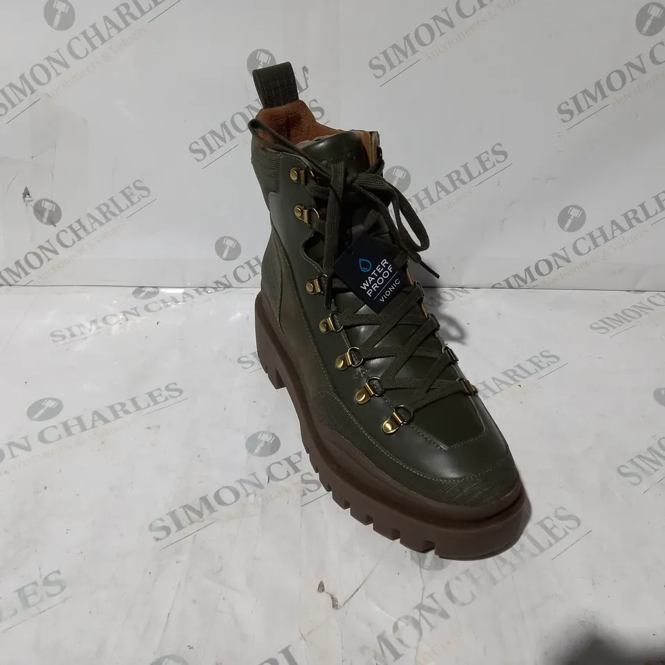 BOXED PAIR OF VIONIC JAXON HIKING BOOTS IN OLIVE UK SIZE 5.5