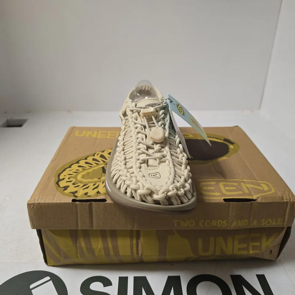KEEN WHITE CAP/CORNSTALK SHOES UK 4 BOXED WOMENS