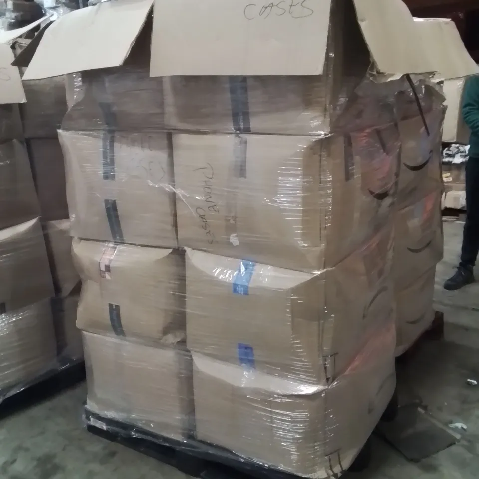 PALLET CONTAINING A LARGE QUANTITY OF ASSORTED PHONE CASES 