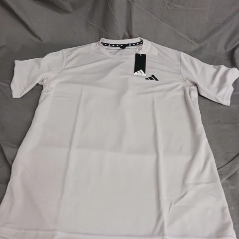 ADIDAS TRAINING ESSENTIAL BASE TEE IN WONALU SIZE M