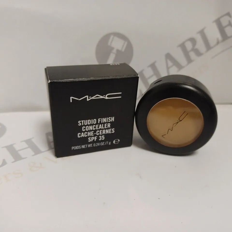 BOXED MAC STUDIO FINISH SPF 35 CONCEALER - NC35