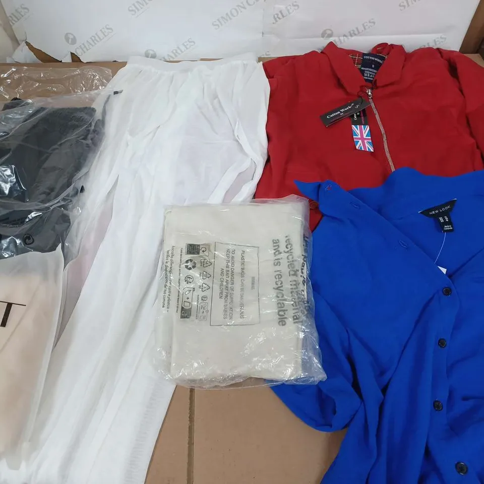 LARGE QAUNTIITY OF ASSORTED CLOTHING ITEMS TO INCLUDE DRESSES, JACKETS, TOPS, ETC