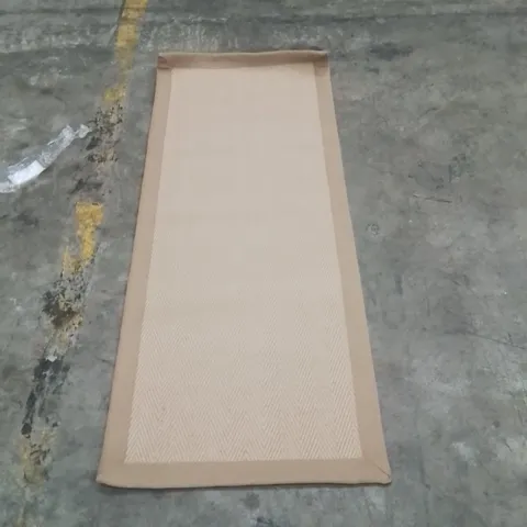 QUALITY DESIGNER AREA RUG - APPROXIMATELY 150X60CM