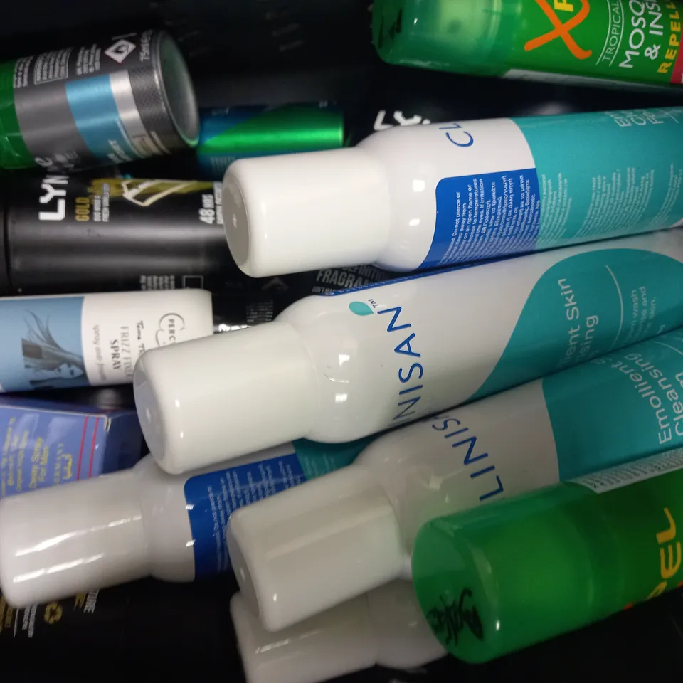 LOT OF APPROXIMATELY 30 ASSORTED AEROSOLS, TO INCLUDE TED BAKER, MOTORCYCLE PAINT, CLINISAN, ETC - COLLECTION ONLY