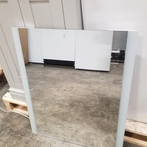 BRAND NEW BATHROOM MIRROR WITH LED LIGHTS - 600×720MM