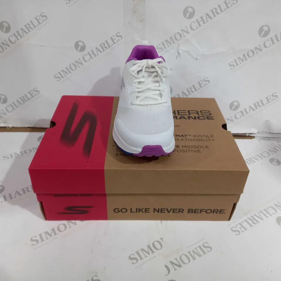 BOXED PAIR OF SKECHERS GO RUN PERFORMANCE SHOES WHITE/PURPLE UK SIZE 6