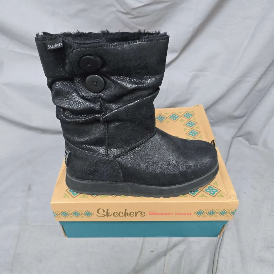 BOXED PAIR OF SKECHERS KEEPSAKES BOOTS IN BLACK - UK 4