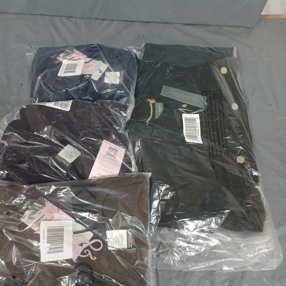 APPROXIMATELY 25 ASSORTED CLOTHING ITEMS TO INCLUDE TOPS, , JACKETS  ETC