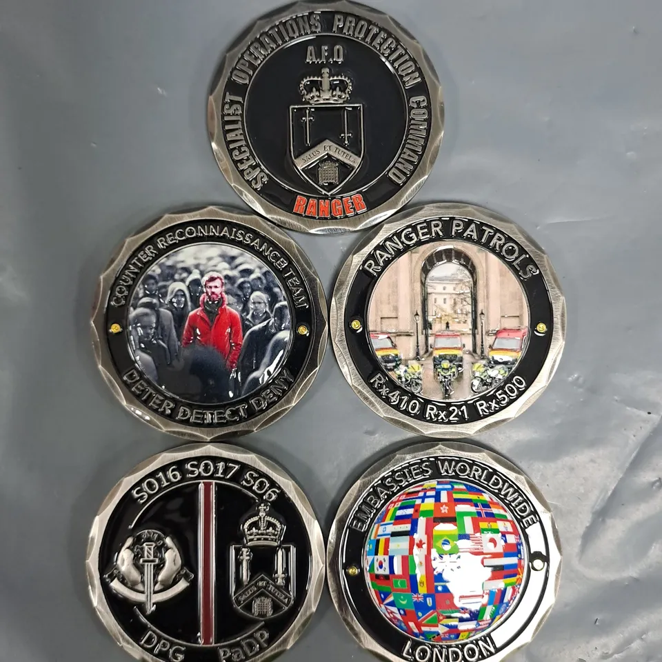 SMALL ASSORTMENT OF COLLECTIBLE COINS