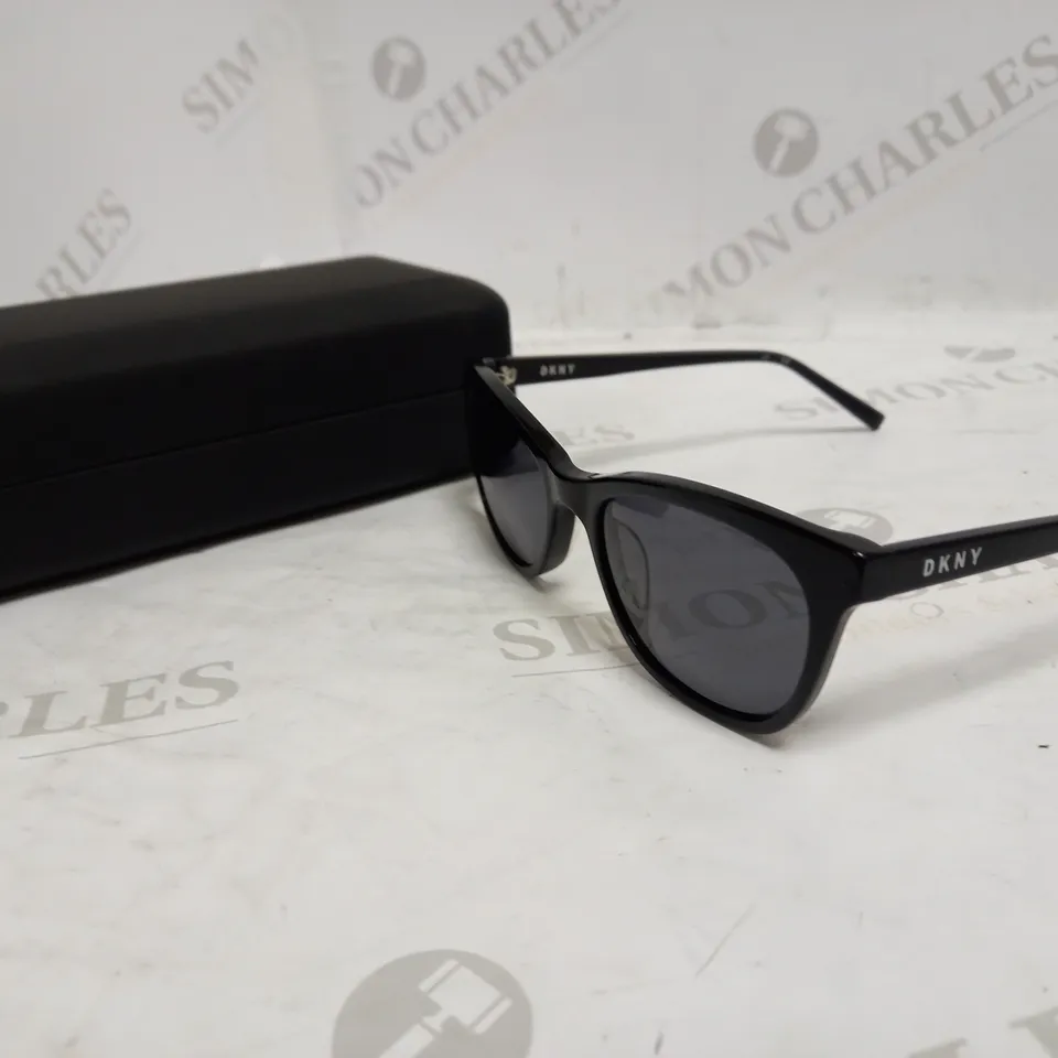 DKNY NAVIGATOR SUNGLASSES RRP £110