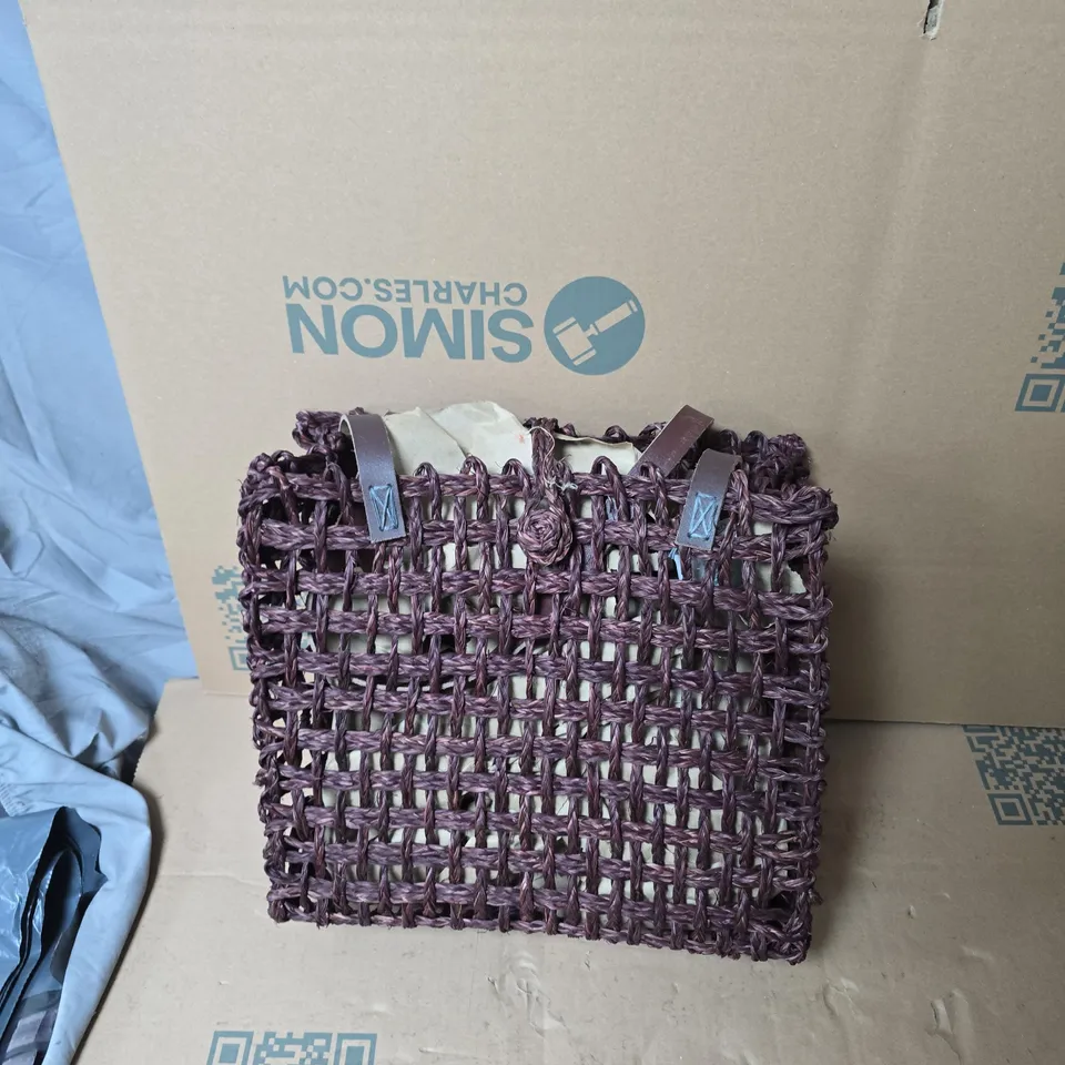 BOX OF 5 WICKER STYLE BAGS 