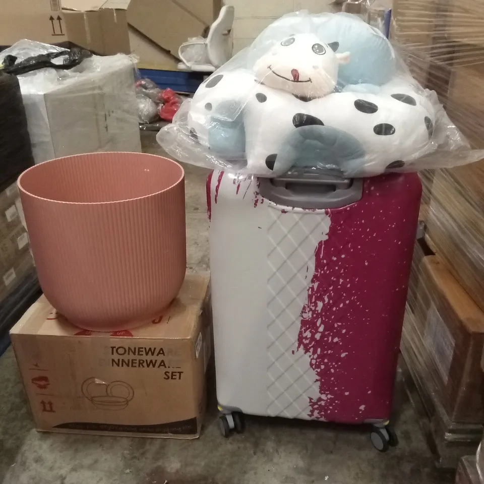 PALLET OF ASSORTED HOUSEHOLD GOODS AND PRODUCTS TO INCLUDE; DINNERWARE SET, PLANTER, SUITCASE, CAT LITTER BOX ETC