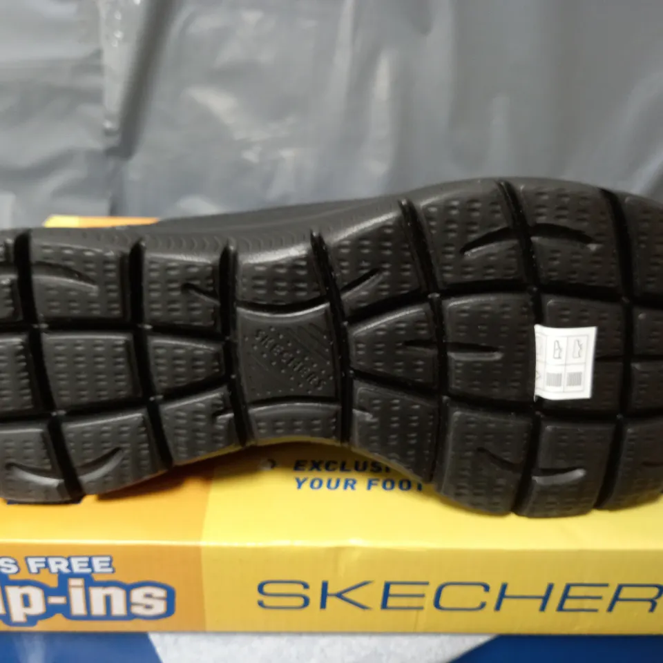BOXED PAIR OF SKECHESR SLIP IN TRAINERS IN BLACK - SIZE 11