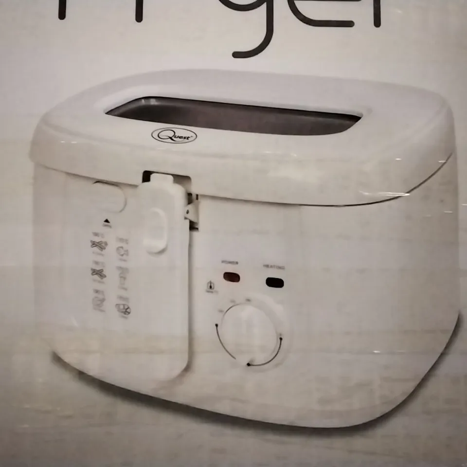 BOXED 2.5L DEEP FRYER WITH REMOVABLE LID WHITE