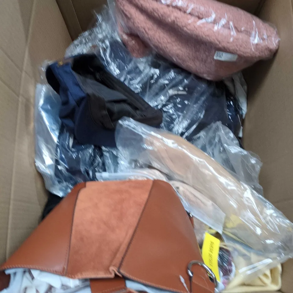 APPROXIMATELY 20 ASSORTED CLOTHING PRODUCTS IN VARIOUS STYLES & SIZES TO INCLUDE JUMPERS, T-SHIRTS, DRESSES ETC