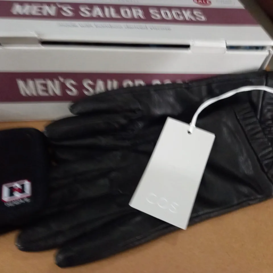 LOT OF ASSORTED CLOTHING ACCESSORIES TO INCLUDE BAGS, SOCKS AND BELTS