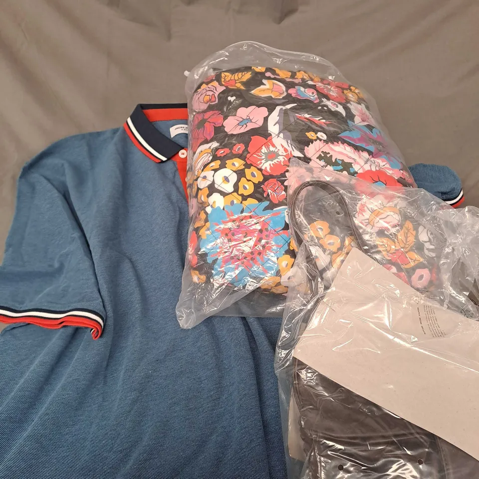 BOX OF ASSORTED CLOTHING ITEMS IN VARIOUS COLOURS, SIZES AND STYLES