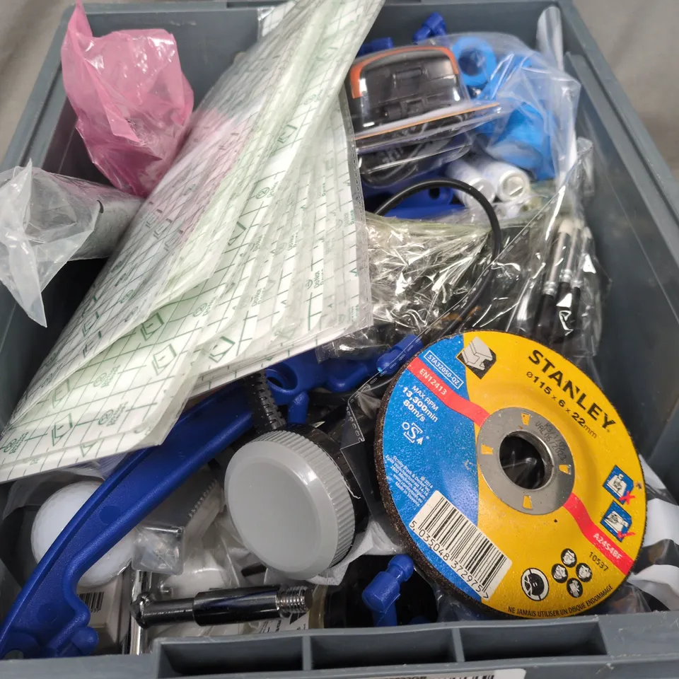 APPROXIMATELY 20 ASSORTED HOUSEHOLD ITEMS INCLUDING STANLEY GRINDING DISC , TOUCH UP PAINT AND COB HEAD LAMP