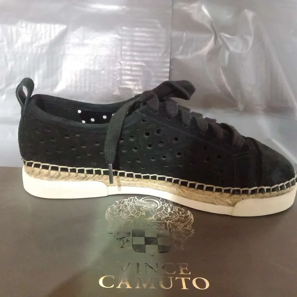 BOXED VINCE CAMUTO THEERA BLACK SUEDE/LEATHER SIZE 3