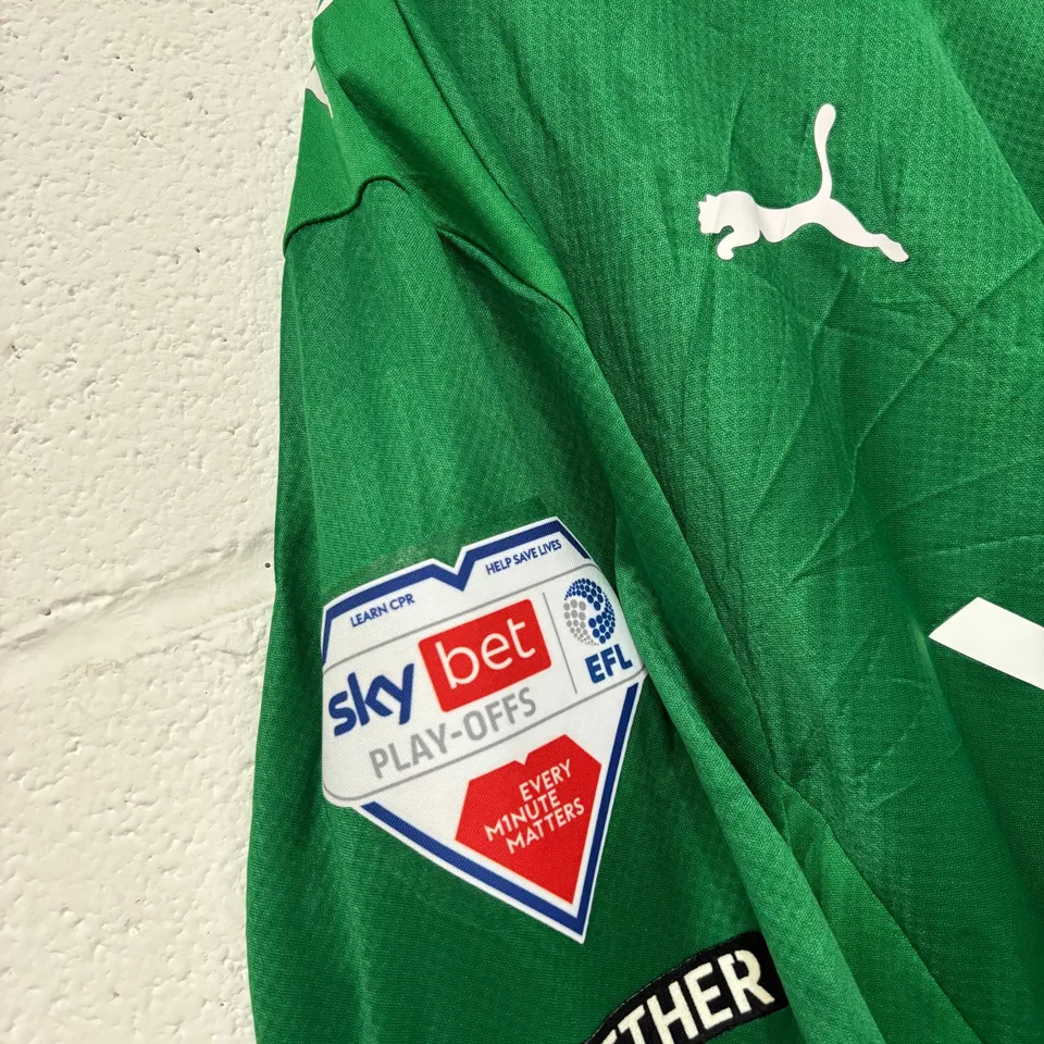 STOCKPORT COUNTY F.C PLAY OFFS MATCH WORN THIRD KIT IN GREEN - UK L / TANTO OLAFE #9
