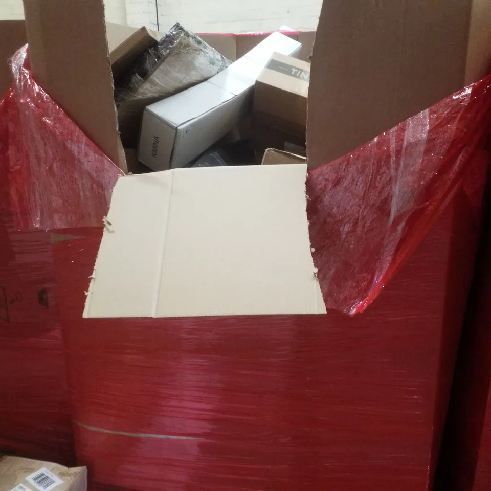 PALLET CONTAINING ASSORTED PRODUCTS INCLUDING KEEP RAMP, BED RAIL, KIDS RIDE-ON SUITCASE & TRUNKI BACKPACK/CAR SEAT