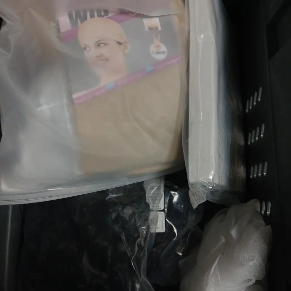 APPROXIMATELY 10 ASSORTED HEALTH & BEAUTY PRODUCTS TO INCLUDE HAIR EXTENSIONS, EXFOLIATOR, RETAINER CASE ETC 