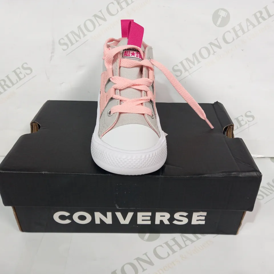 BOXED PAIR OF CONVERSE INFANT TRAINERS IN GREY/PINK UK SIZE 7