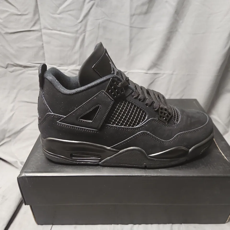 BOXED AIR JORDAN 4 RETRO BLACK/GRAPHITE – MENS UK 9 (US 10) SNEAKERS