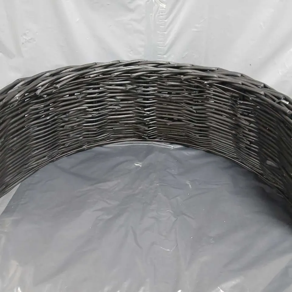 WICKER STYLE TREE SKIRT IN BLACK