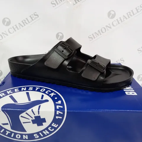BOXED BIRKENSTOCK ARIZONA BLACK SANDALS - SIZE 10.5