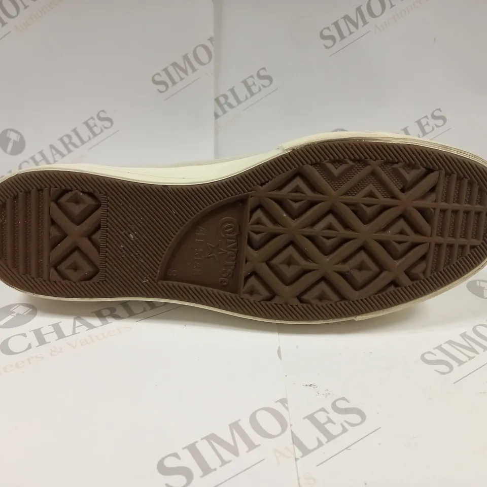 PAIR OF CONVERSE CHUCK TAYLOR ALL STAR SHOES UK SIZE 8 