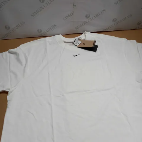 NIKE LOGO T-SHIRT SIZE XL