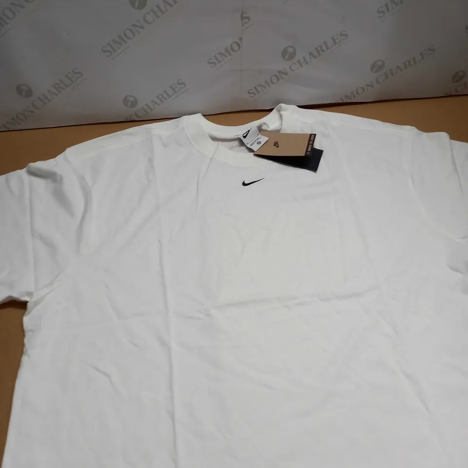 NIKE LOGO T-SHIRT SIZE XL