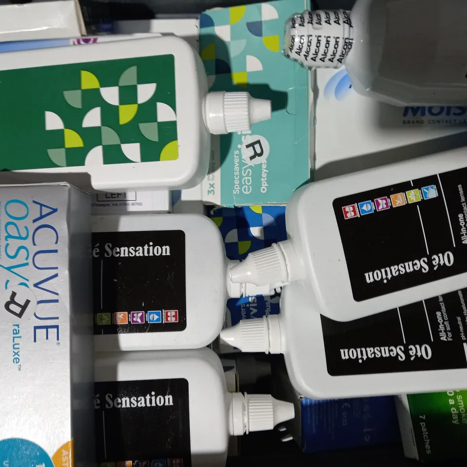 APPROXIMATELY 20 ASSORTED HOUSEHOLD ITEMS TO INCLUDE ACUVUE OASYS CONTACT LENSES, EASY VISION CONTACT LENSES, ETC