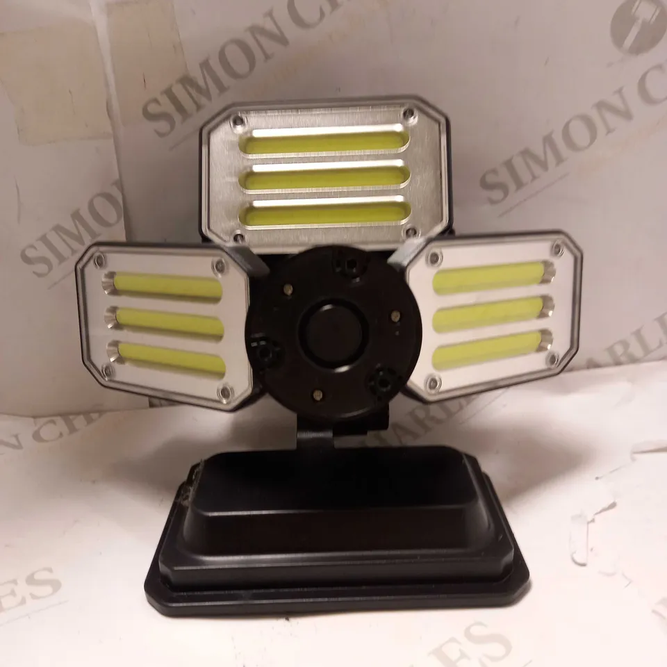 BELL & HOWELL 300 LUMENS BIONIC FLOODLIGHT